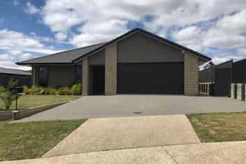 6 Robley Road, Pyes Pa