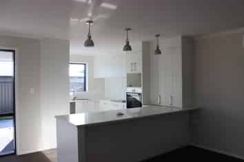 6 Robley Road, Pyes Pa