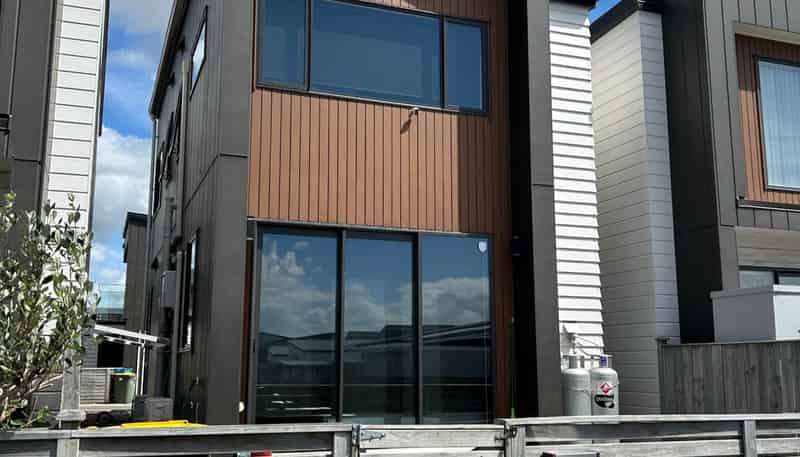 10 Parahau Road, Papakura