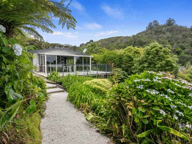 5 Lucy Road, Waiomu
