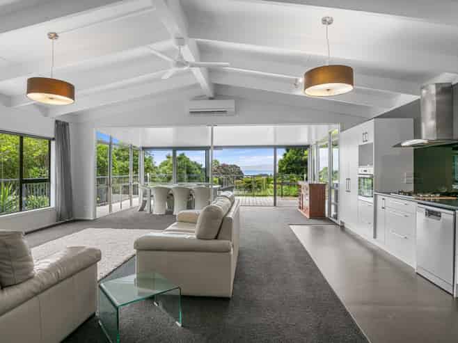 5 Lucy Road, Waiomu