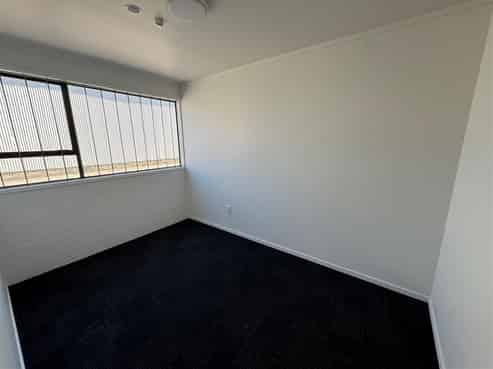 CBRE | Versatile Warehouse in Secure Complex