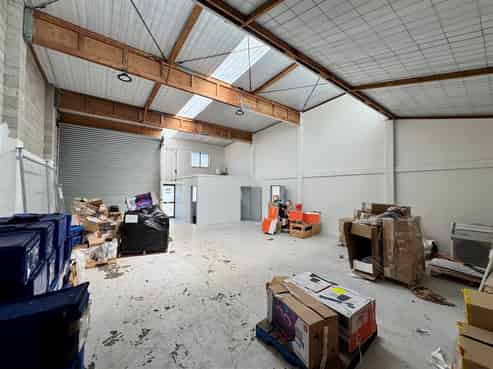 CBRE | Versatile Warehouse in Secure Complex