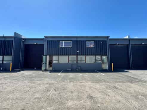 CBRE | Versatile Warehouse in Secure Complex
