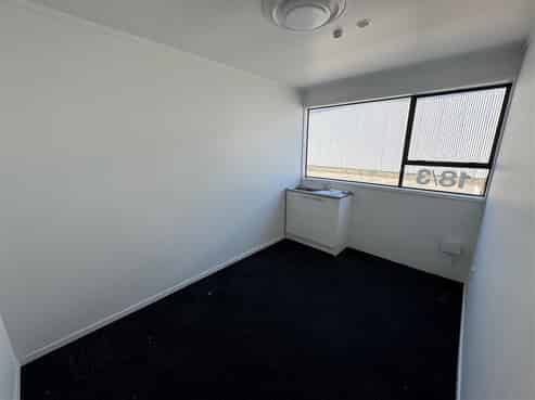 CBRE | Versatile Warehouse in Secure Complex