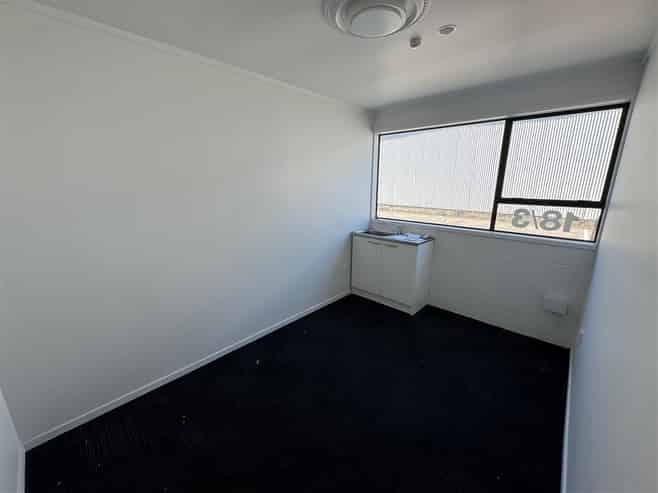 CBRE | Versatile Warehouse in Secure Complex