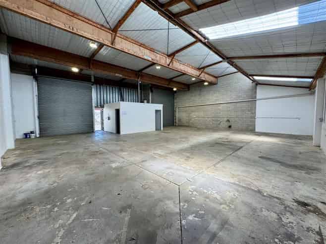 CBRE | Flexible Warehouse in Secure Complex