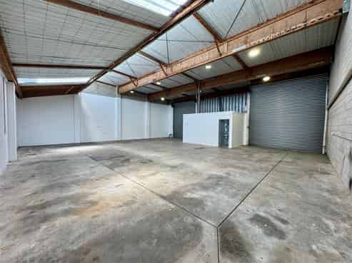 CBRE | Flexible Warehouse in Secure Complex