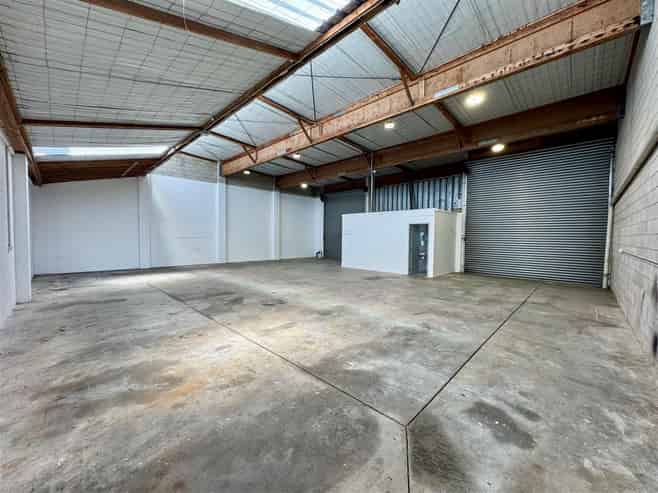 CBRE | Flexible Warehouse in Secure Complex