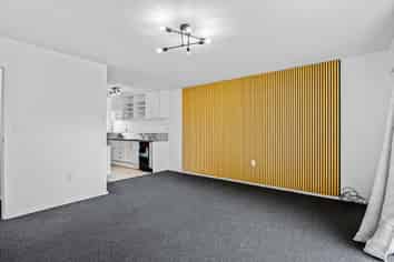 1/605 Hereford Street, Linwood