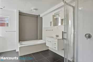 2/120 Bowen Place, Thames