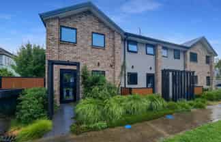 4/17 Pearce Crescent, Taita