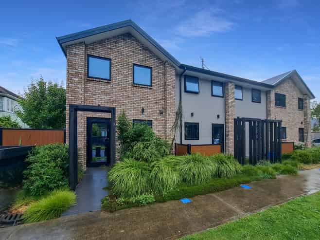 4/17 Pearce Crescent, Taita