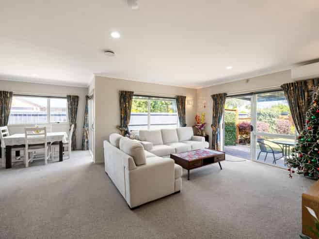 50 Catalina Drive, Melville