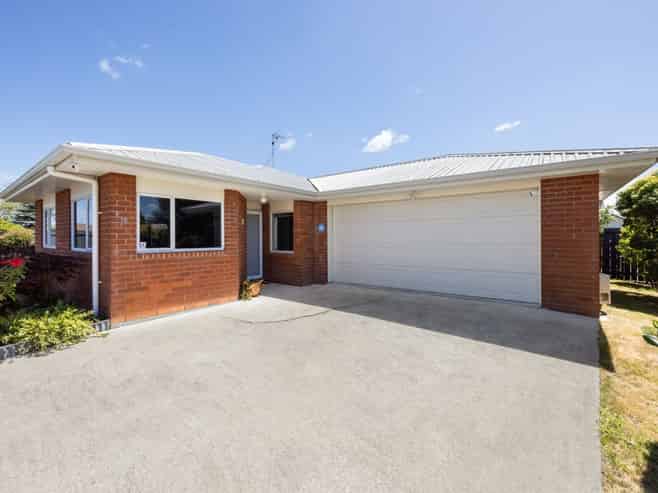 50 Catalina Drive, Melville