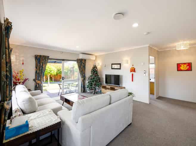 50 Catalina Drive, Melville