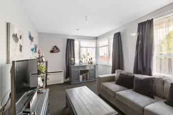 15 Sherratt Street, West End