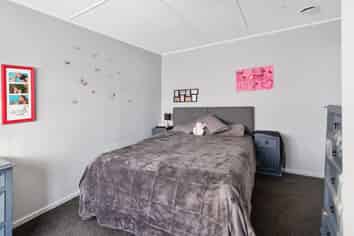 15 Sherratt Street, West End