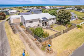 13 Okiwa Terrace, Waiinu Beach