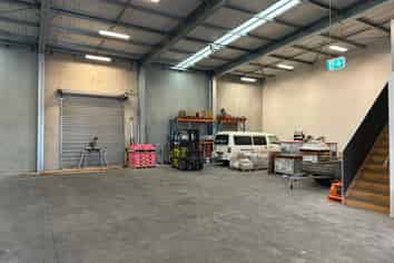 Hurlstone Drive Warehouse