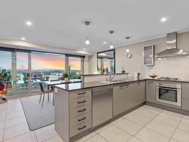 1501/72 Devonport Road, Tauranga