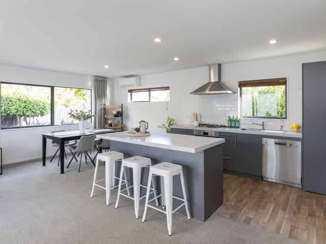 2/18 Lamorna Road, Parklands