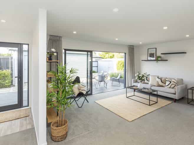 2/18 Lamorna Road, Parklands