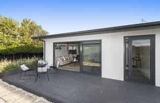 2/18 Lamorna Road, Parklands