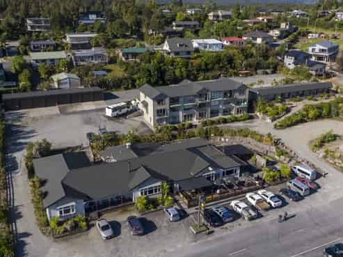 Prime lakeside hotel with development potential