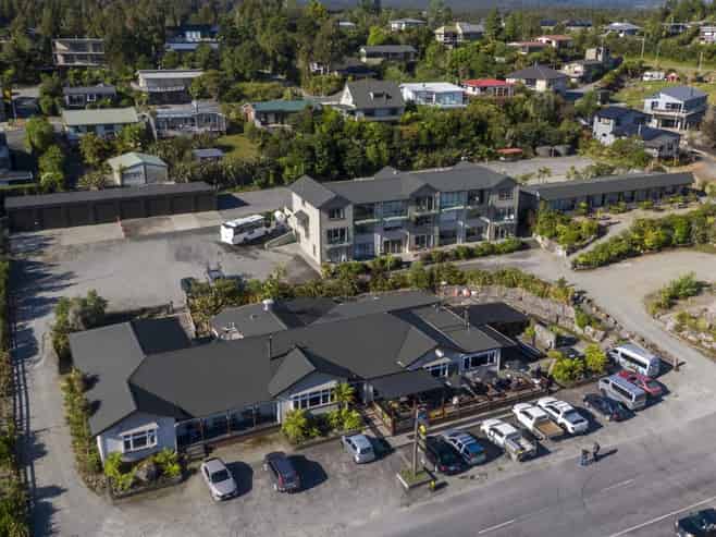 Prime lakeside hotel with development potential