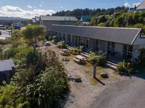 Prime lakeside hotel with development potential