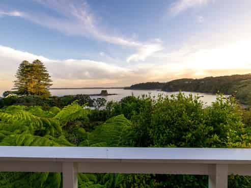 56 Grand View Road, Leigh