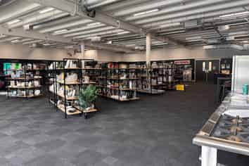 Outstanding CBD Warehouse, Showroom & Office