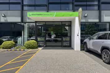 Outstanding CBD Warehouse, Showroom & Office