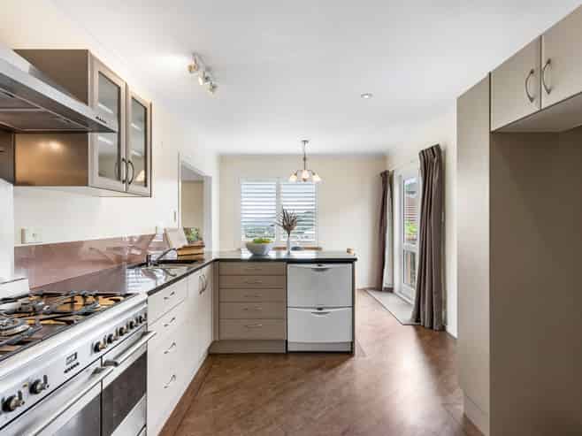 8 Alleyne Court, Brown Owl