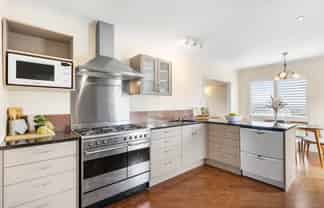 8 Alleyne Court, Brown Owl