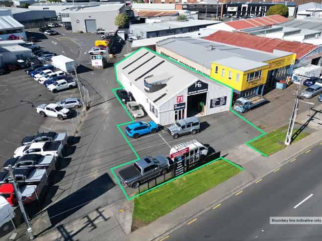 CBRE | High-Profile Industrial Warehouse