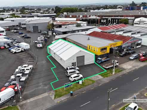 CBRE | High-Profile Industrial Warehouse