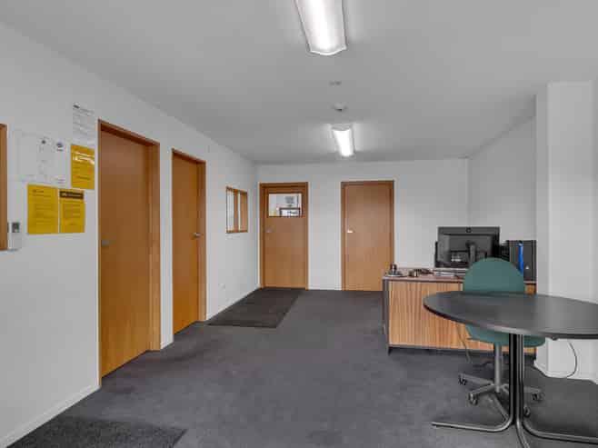 High-profile office/warehouse opportunity