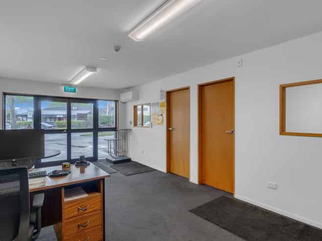 High-profile office/warehouse opportunity