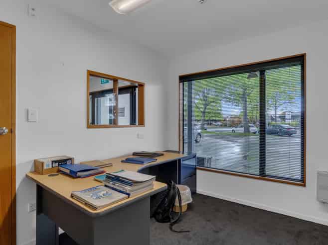 High-profile office/warehouse opportunity