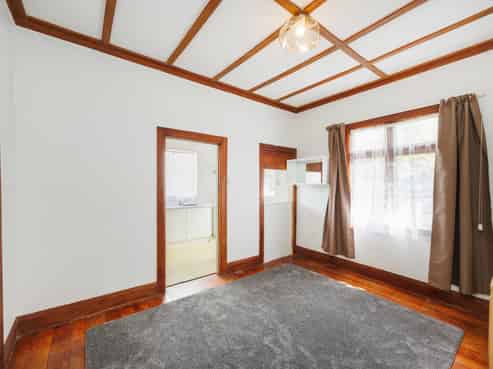 2 Landsdown Court, Roslyn