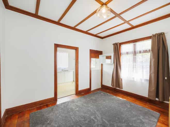 2 Landsdown Court, Roslyn