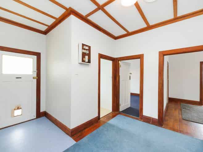 2 Landsdown Court, Roslyn