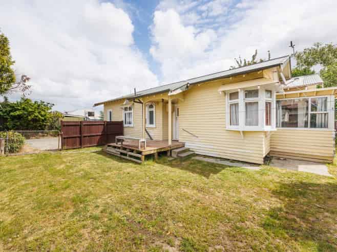 2 Landsdown Court, Roslyn