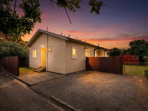 2 Landsdown Court, Roslyn