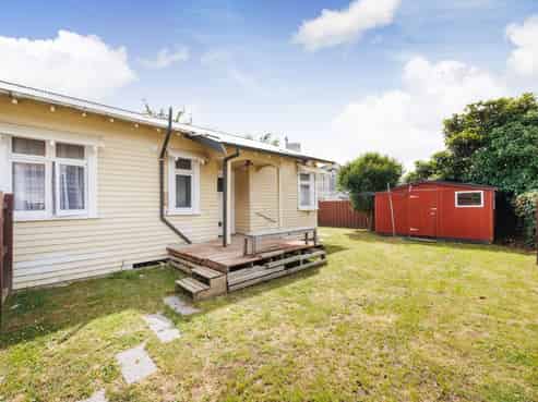 2 Landsdown Court, Roslyn