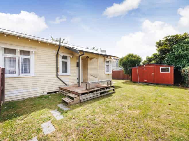 2 Landsdown Court, Roslyn