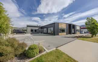 Exclusive Use Commercial Premise in Three Parks