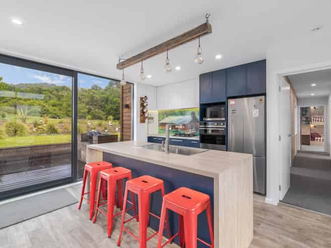 50 Luge Loop, Castle Hill